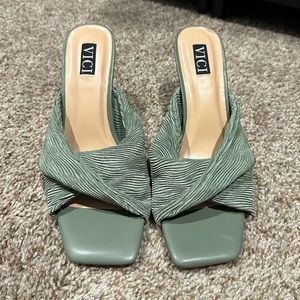 Vici - Teal Mules - size 8.5 - brand new, never worn